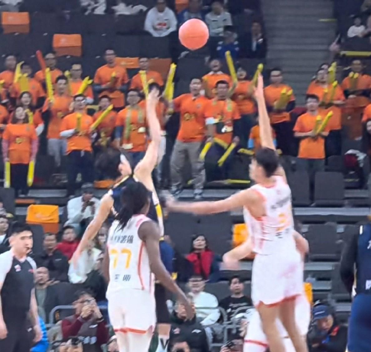 开云-4大功臣！杜锋激活老萨，信任陈家政，徐杰杀死比赛，奎因2节暴走