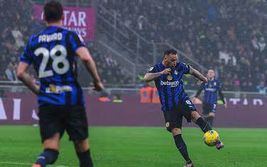 开云体育官网-【意杯】阿瑙托维奇世界波，国际米兰2比0拉齐奥