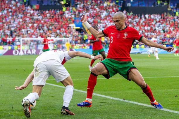 kaiyun-41岁仍是葡萄牙定海神针！如此神勇佩佩何愁下家？