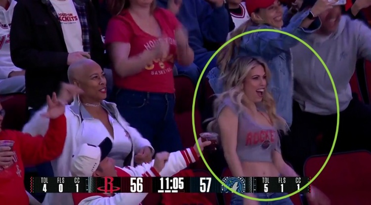 kaiyun-看着得劲呀！暂停期间镜头照到观众席 美女球迷曼妙身姿热舞！