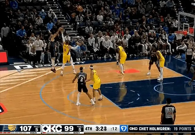 开云官网-霍姆格伦关键三分投进砍下22分，雷霆剩3分钟落后步行者5分