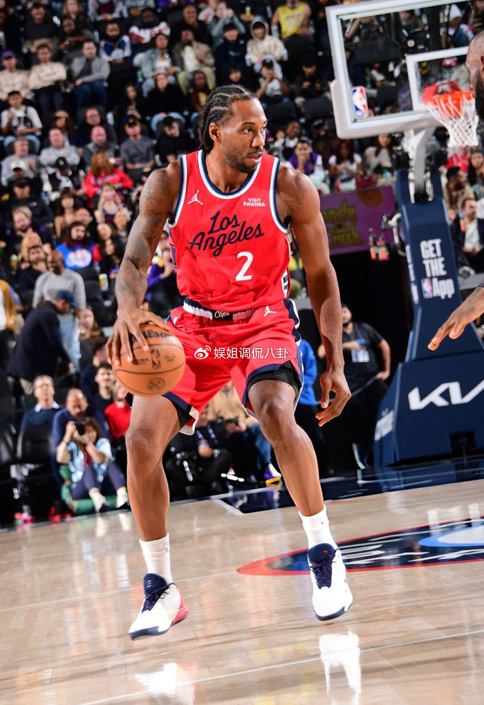 kaiyun-莱昂纳德复出再赢德比！26分钟轰24分5板4助 连续23场20+创新高|小卡|考瓦伊·莱昂纳德|快船|迈尔斯-莱昂纳德|科怀-伦纳德_新浪体育_新浪新闻