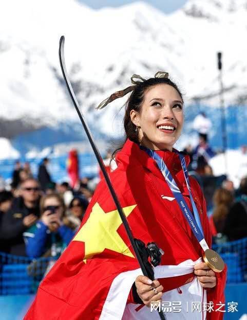 谷爱凌完美收官获德约祝贺，郑钦文零互动再掀波澜，外网也炸锅了