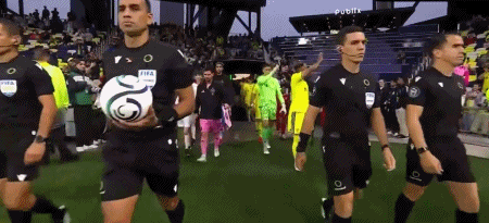 开云体育官网-半场：纳什维尔0-0迈阿密，梅西机会略少，法尔孔伤退