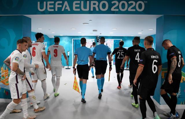 开云APP-【现场手记】德国出局，英德球迷大合唱《足球回家》！